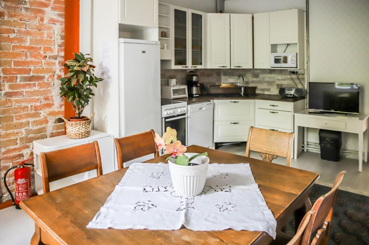 Neitsytniemen Kartanohotelli Virasoja Exterior foto